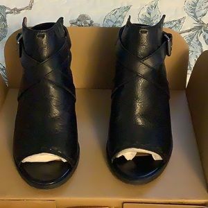 Frye open toed leather sling back heel